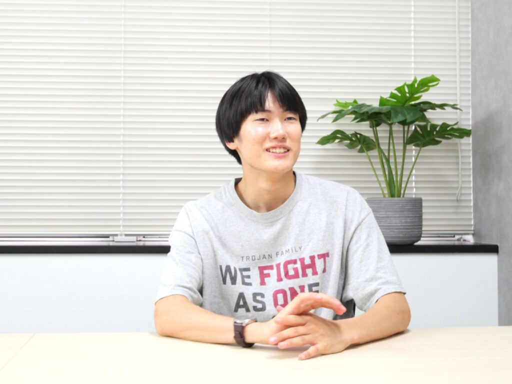 インタビュー中の遠藤様